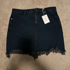 NWT - Good American Distressed skirt - Size 8/29